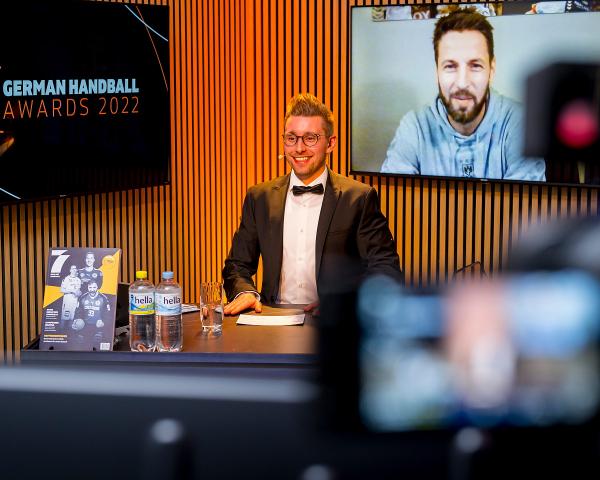 Bennet Wiegert war bei der Gala der German Handball Awards 2022  für ein Gespräch mit Moderator Finn-Ole Martins zugeschaltet.