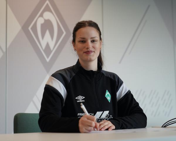 Alina Defayay - Vertragsverlängerung SV Werder Bremen