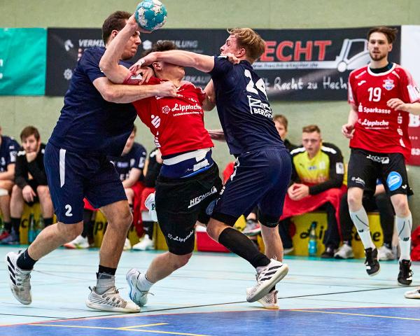 Thomas Houtepen - hier im Spiel gegen Gladbeck - und das Team Handball Lippe II wollen in der Relegation den Verbleib in der 3. Handball Liga sichern.