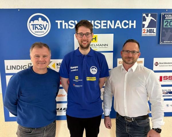 Thomas Weber (Mitte) mit ThSV-Präsident Shpetim Alaj (li.) und ThSV-Vereins-Geschäftsführer Roberto Gewalt (re.)