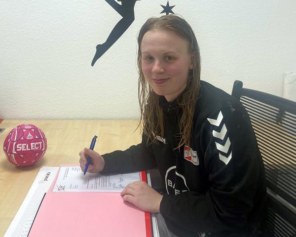 Loreen Veit unterschrieb bei Bayer Leverkusen einen neuen Vertrag.