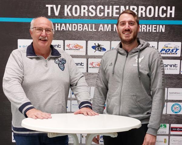Gilbert Lansen - hier rechts neben Klaus Weyerbrock - zeigte sich zufrieden mit dem Auftritt des TV Korschenbroich.