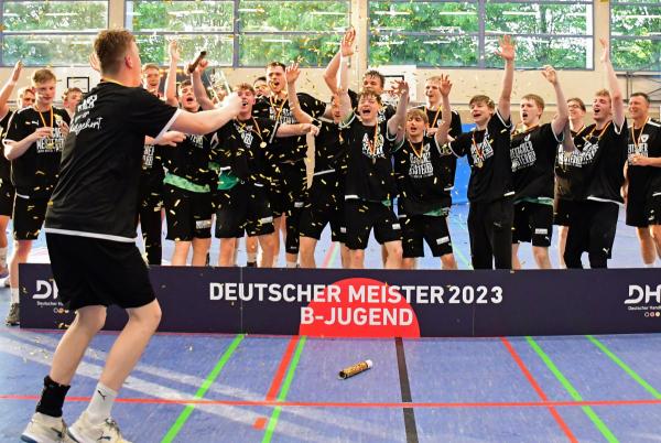 Die U17 der Füchse Berlin setzte sich auch im Rückspiel des Finals beim HSV Hamburg und holte die Meisterschaft bei der B-Jugend.