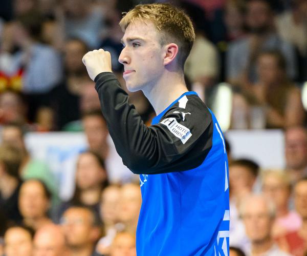 Lasse Ludwig findet sich nach der Vorrunde der Junioren-EM im Handball sowohl bei den Prozenten wie auch bei der Anzahl der Paraden in den Top15.