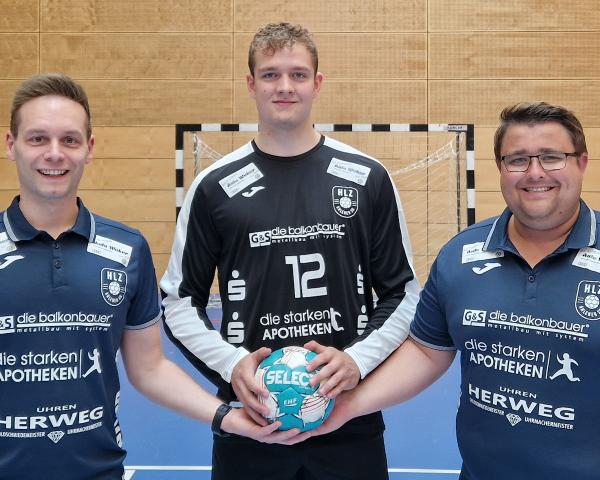 HLZ Ahlener SG, v.l.n.r.: Cheftrainer Frederik Neuhaus, Torwart Sven Brockmeyer und Teammanager Jan Anton