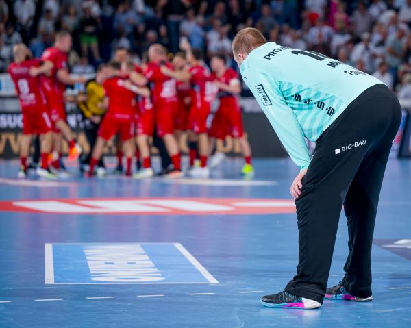 In Kiel jubelte am Ende die MT Melsungen: Die Video-Highlights vom Topspiel und allen anderen Begegnungen des Wochenendes in der Handball Bundesliga.