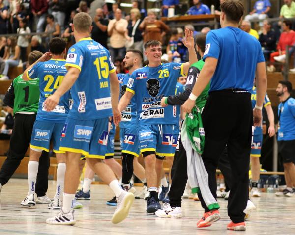 Jubel bei der SG Pforzheim/Eutingen: Der Spitzenreiter der Gruppe Süd der 3. Handball Liga konnte seine Serie mit einem  Sieg bei der Zweiten der Rhein-Neckar Löwen fortsetzen.