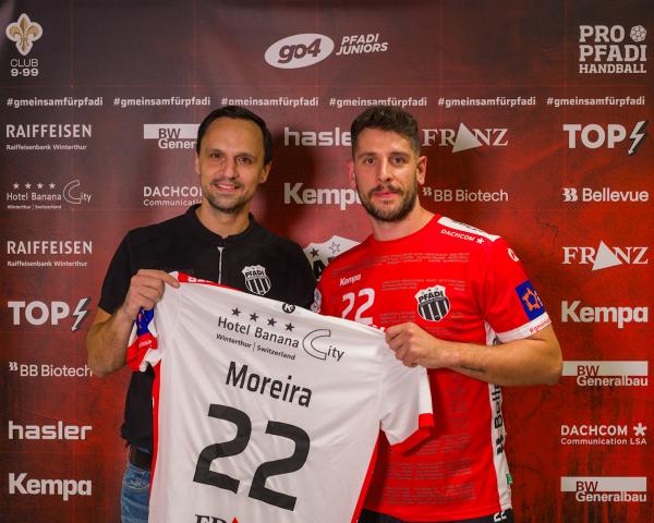 Tomas Moreira Rodriguez (right) joins Pfadi Winterthur.